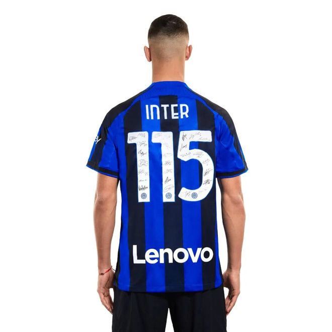 欧冠赛场精彩瞬间：巴萨2-0战胜国际米兰,（欧冠名场面：巴萨2-0力克国际米兰）