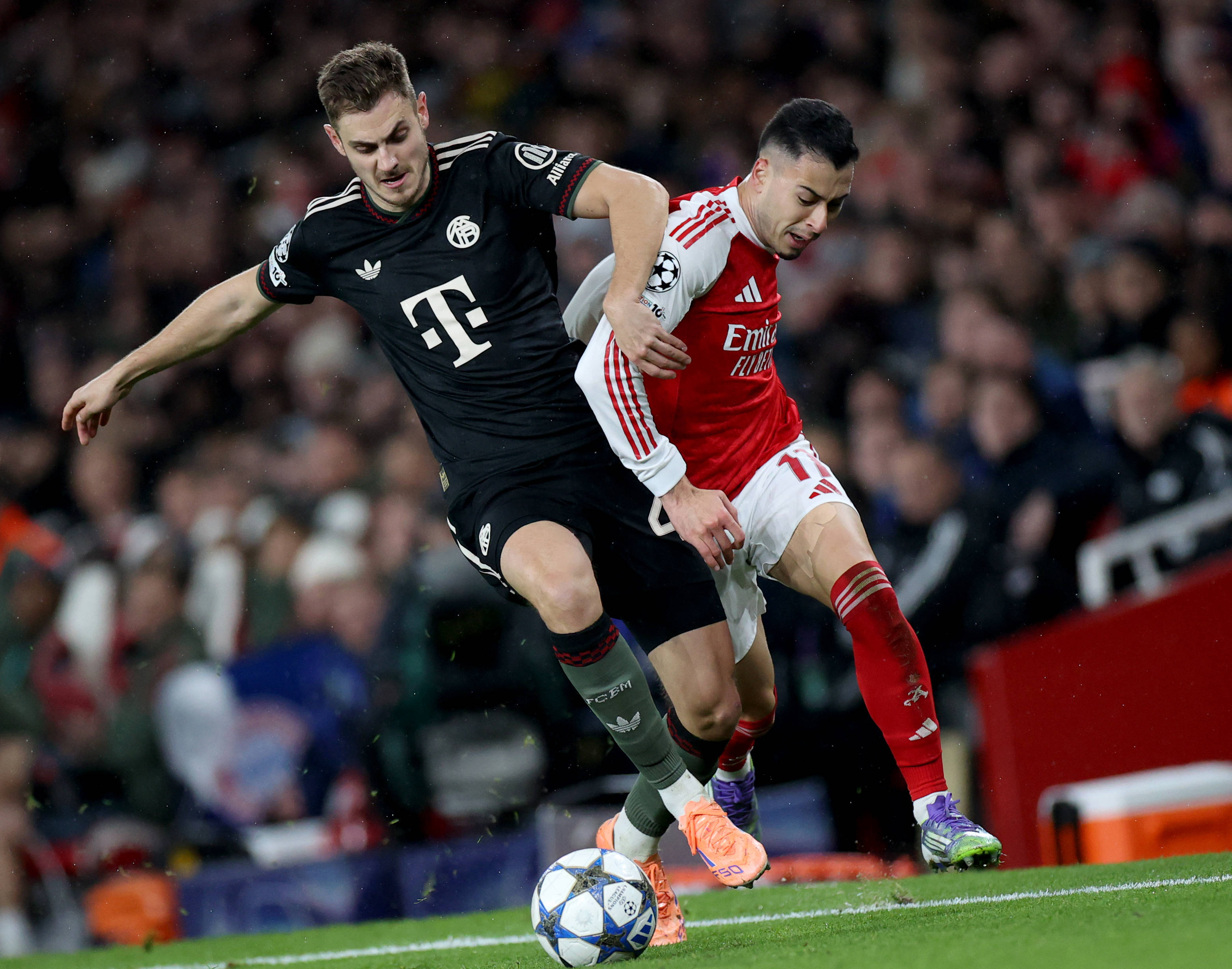 莱万传记：巴萨曾要求停止进球，不然需付给拜仁250万奖金