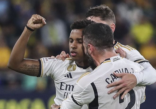 翻修球场，“连滚带爬”为的是“从从容容”