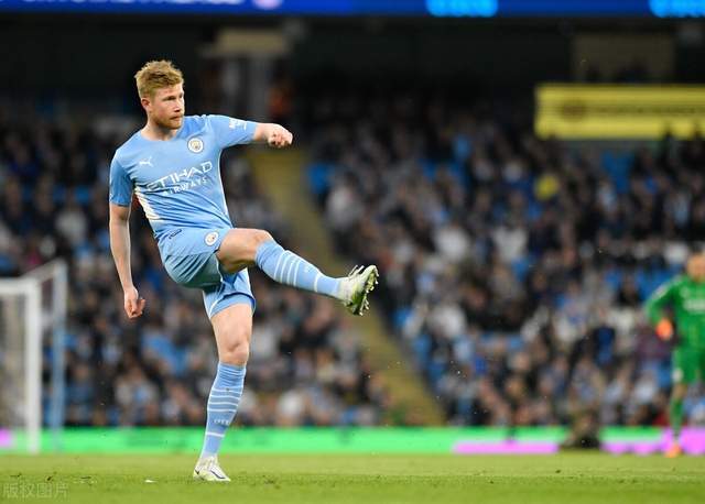 国安备战足协杯决赛，法比奥入选，韩佳奇随队助战，球队士气高昂。（国安剑指足协杯决赛：法比奥入列，韩佳奇随队压阵，士气如虹）