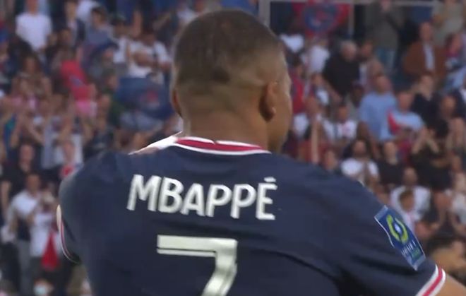 时隔238天后复出！伊藤洋辉进入拜仁vs弗赖堡替补席（休战238天，伊藤洋辉重返赛场：进入拜仁对弗赖堡的替补名单）