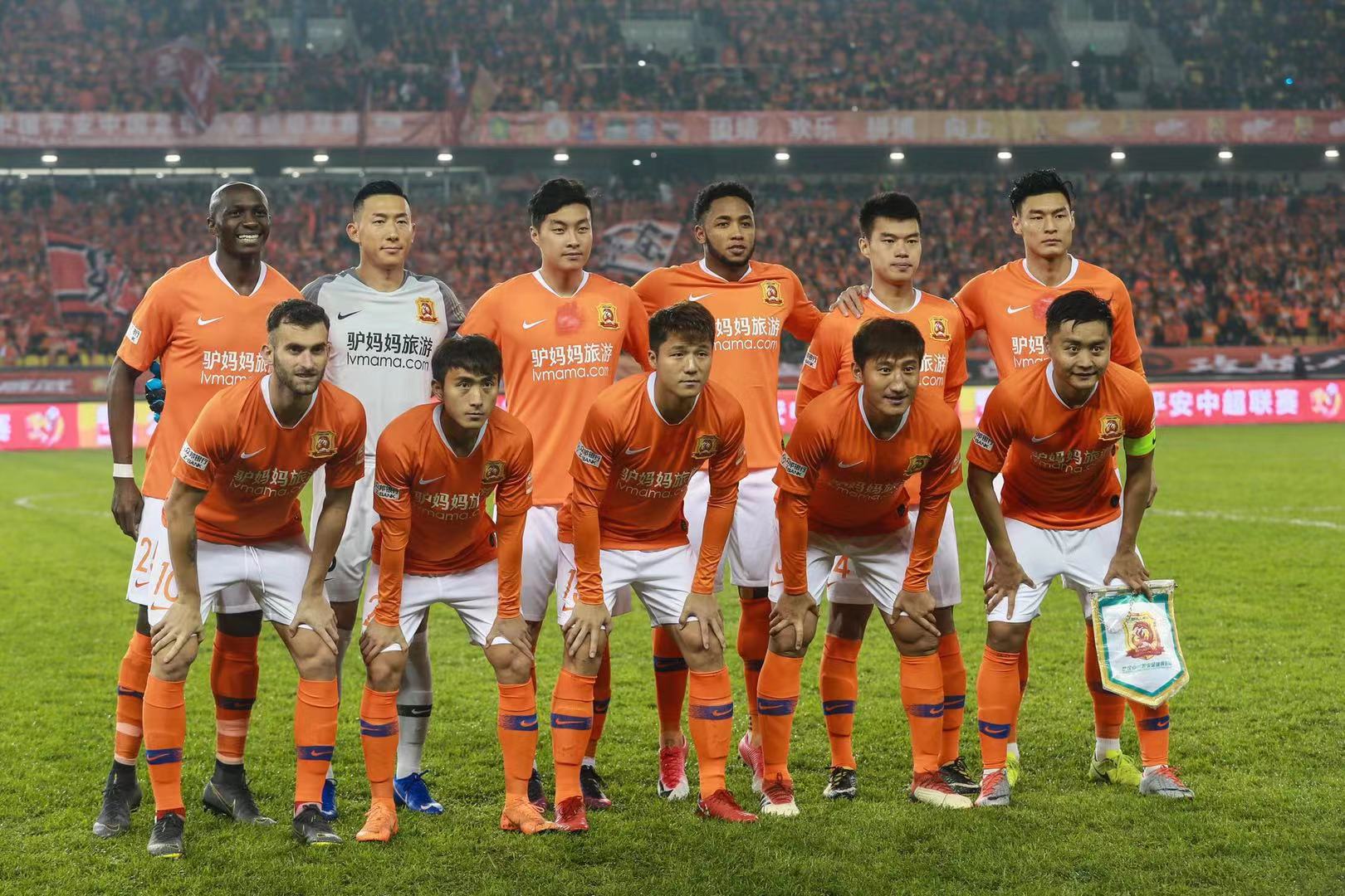 阿森纳客场2-1战胜阿斯顿维拉，维拉绝杀，阿森纳争冠形势艰难。