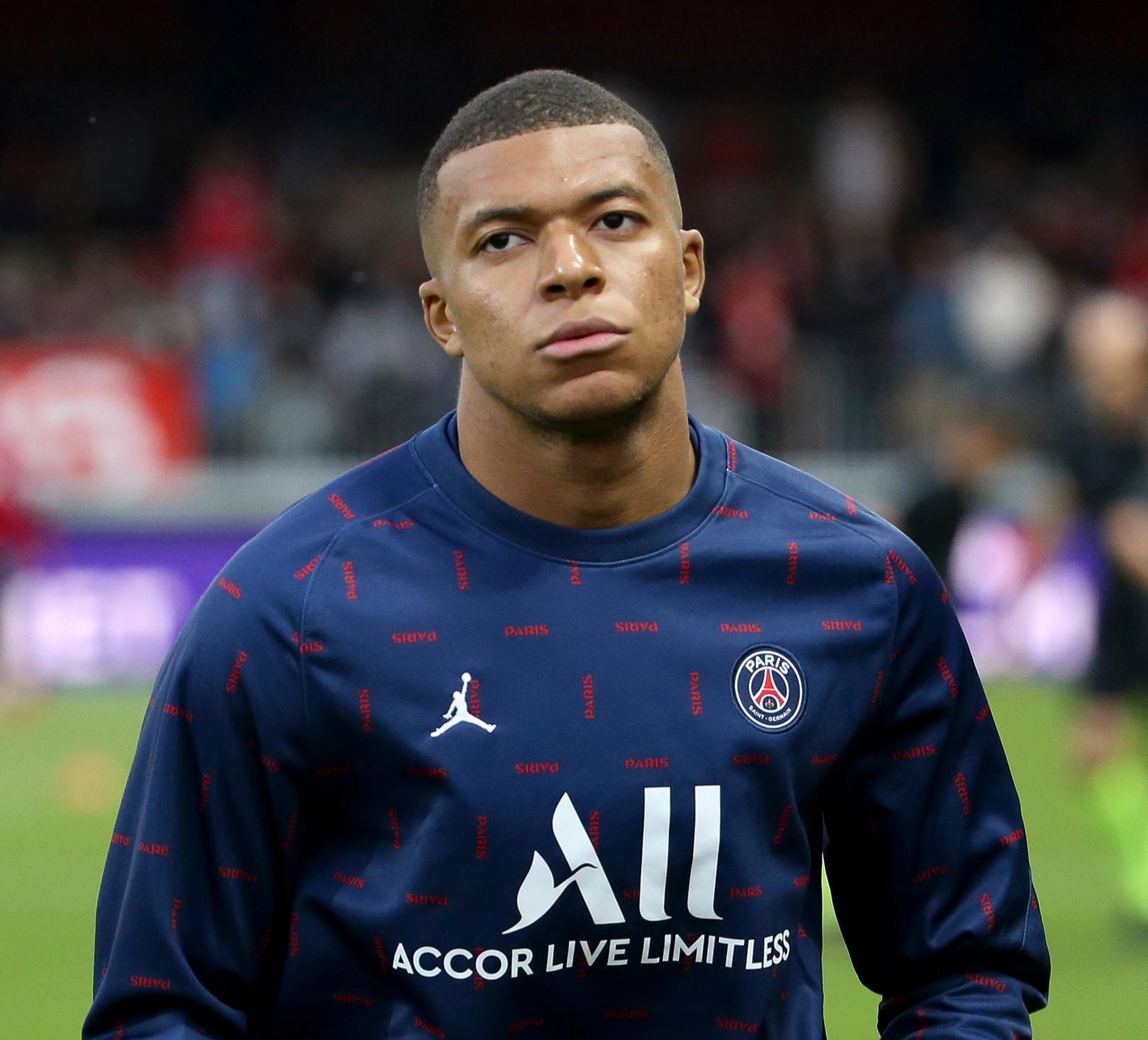 FC ONLINE｜中超争冠终章来袭！沪上双雄末轮定江山（FC ONLINE｜中超夺冠大结局将至：沪上双雄末轮一战定乾坤）