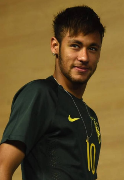 官方：英格兰名哨安东尼-泰勒将执法欧冠第4轮布鲁日vs巴萨