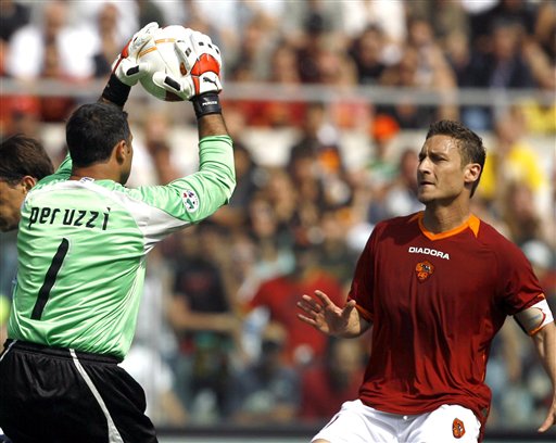 佩雷拉：离开曼联时我不想和滕哈格谈话，我想踢更多比赛（佩雷拉：告别曼联时不愿与滕哈格交流，只想获得更多出场机会）