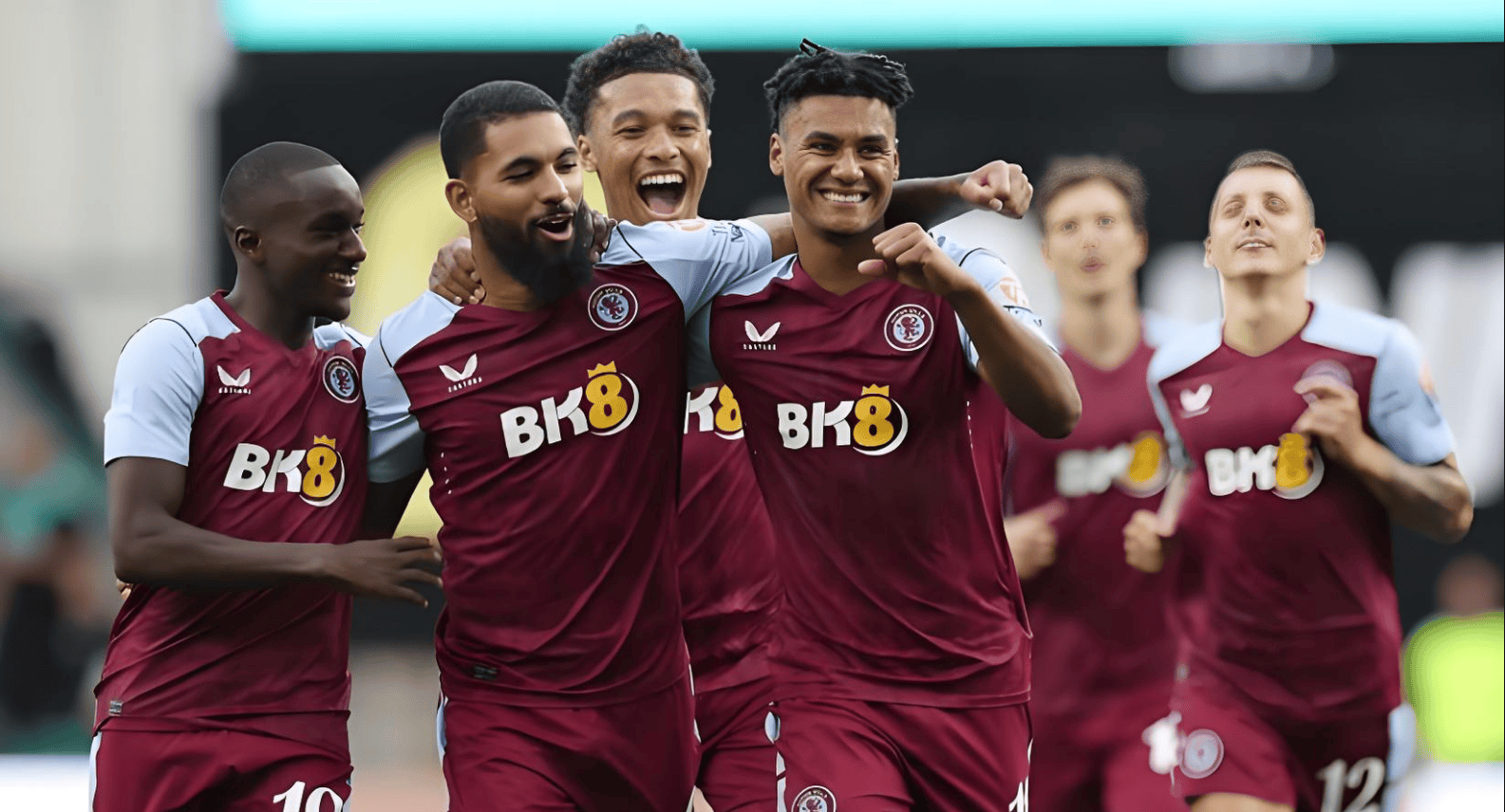 你是哪边的？本菲卡门将特鲁宾扑点后被队友阿劳若补射进球