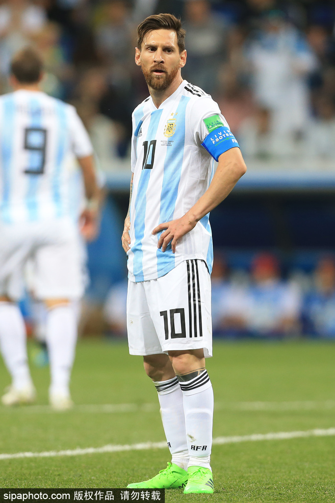 记者：申花抓紧推进引援续约，冬训前应该会对外发布一些信息（记者称申花正加速引援与续约，冬训前或将对外公布最新动态）