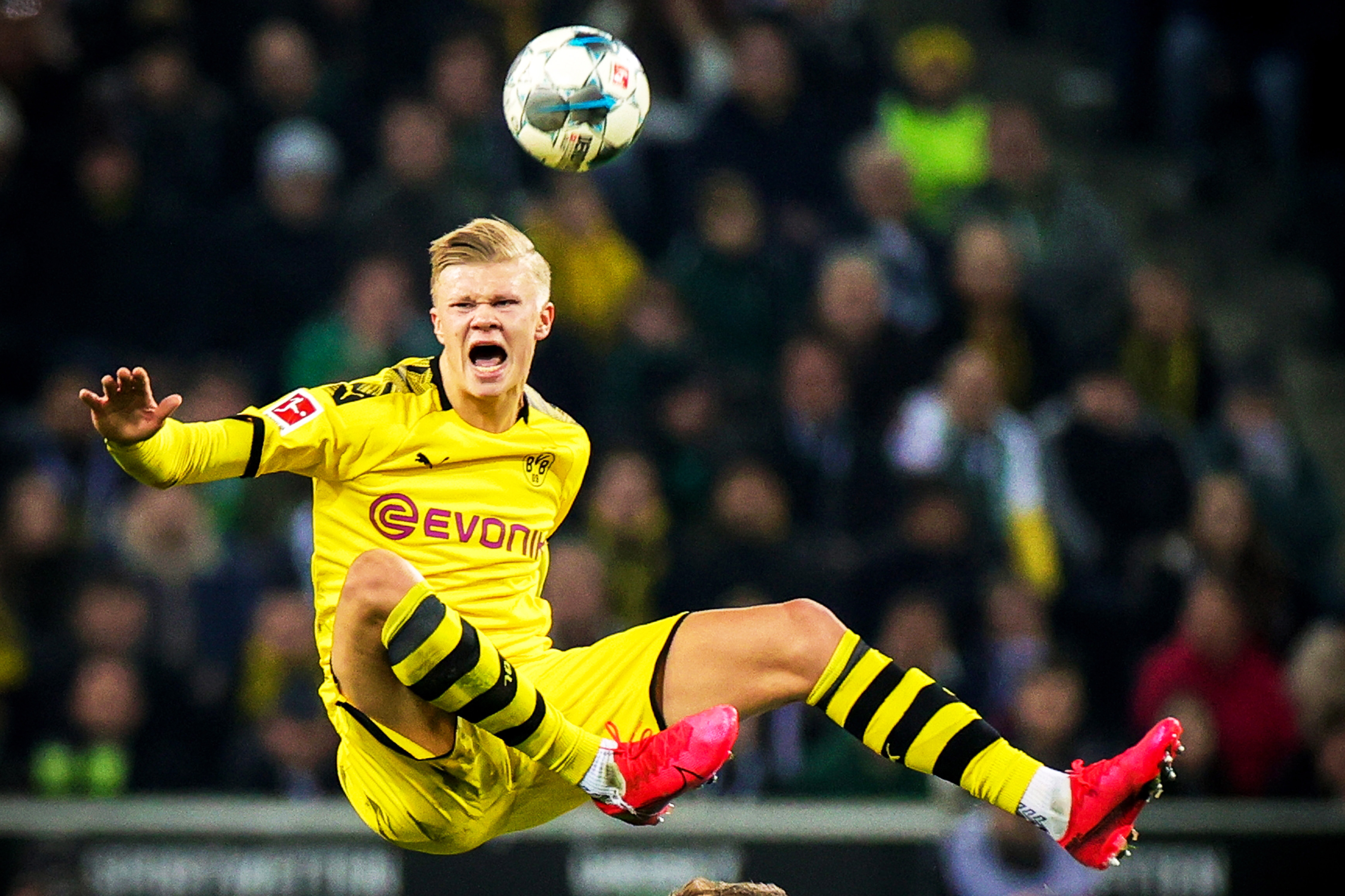 米体：劳塔罗近6个月奔波10.4万公里参加比赛，能绕地球三圈