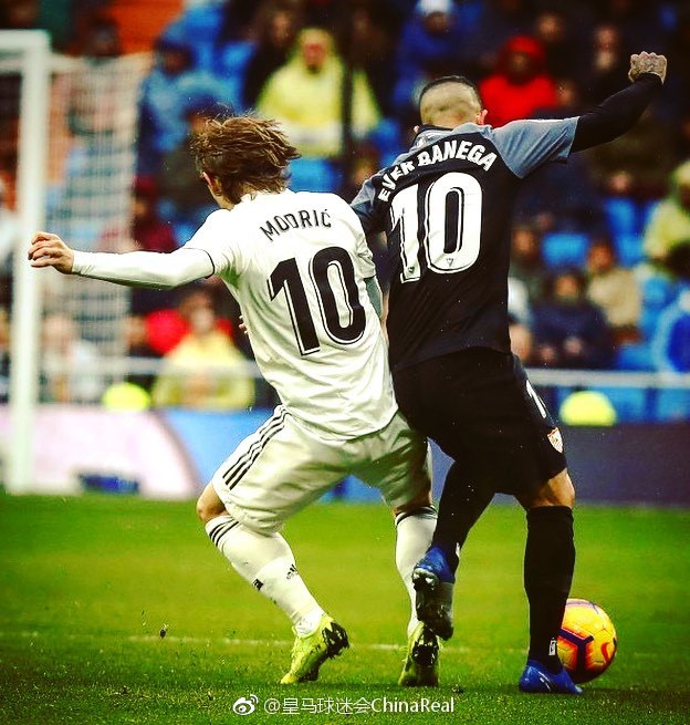 记者：道格拉斯-路易斯不愿加盟费内巴切，更愿意重返英超（记者：道格拉斯-路易斯无意去费内巴切，更倾向回归英超）