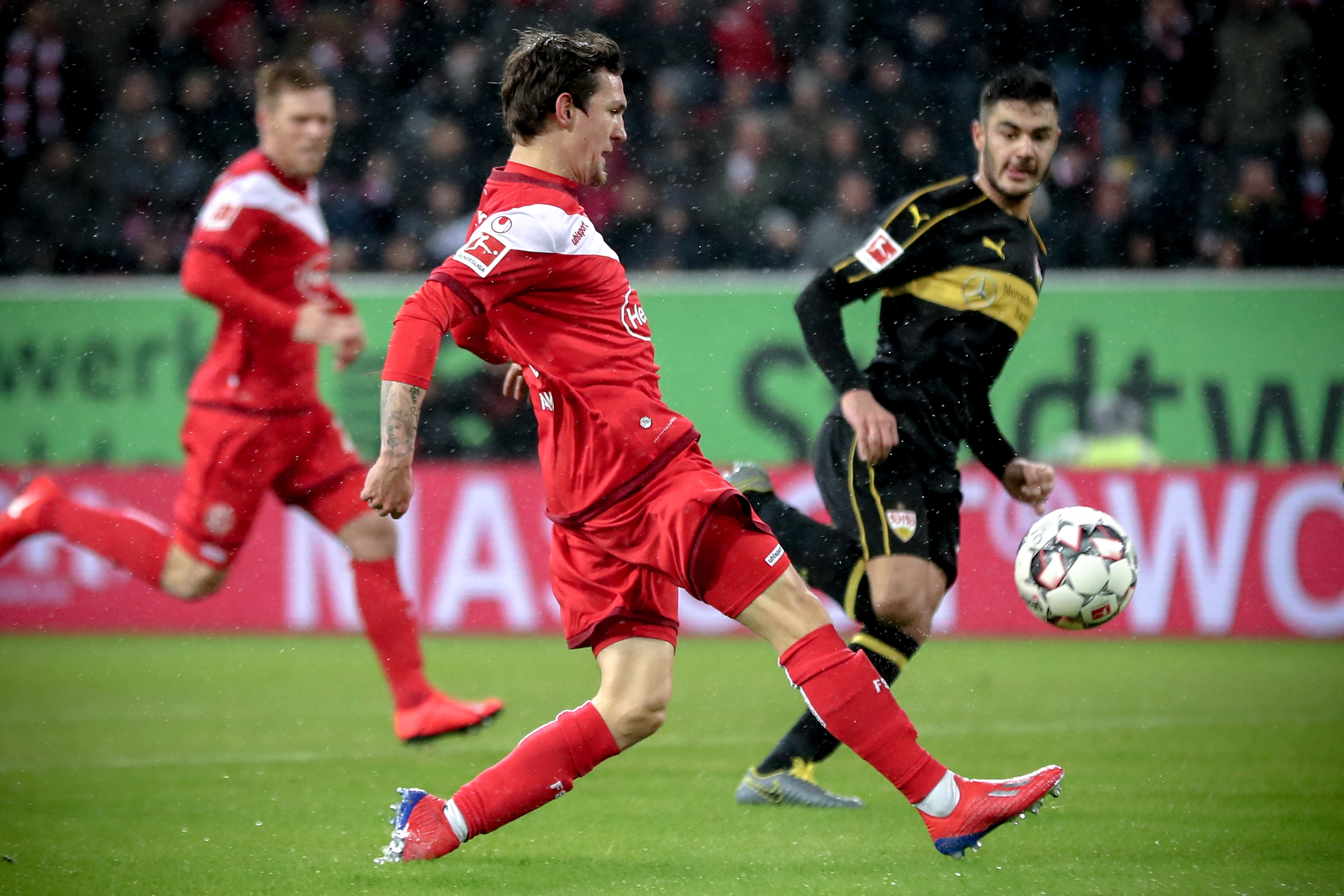 卡里乌斯：在红军时本应投入更多训练；希望能成年轻球员榜样（卡里乌斯自省：效力利物浦时训练投入不足，盼成为年轻球员榜样）