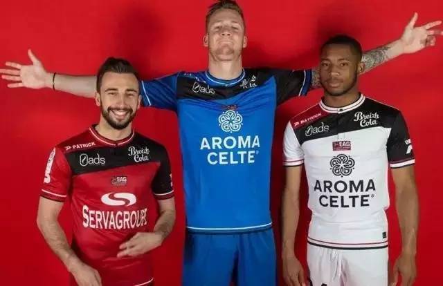 巴媒：申花敲定大阪樱花前锋拉唐，签约3年转会费200万欧（巴西媒体：申花已签下大阪樱花前锋拉唐，3年合同，转会费200万欧元）