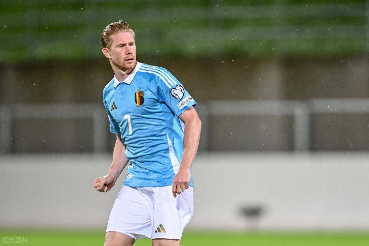 英超-纽卡斯尔联2-1十人伯恩利，吉马良斯角球直接破门，戈登点射建功（英超：纽卡斯尔联2-1力克十人伯恩利，吉马良斯角球直接得分，戈登点球命中）