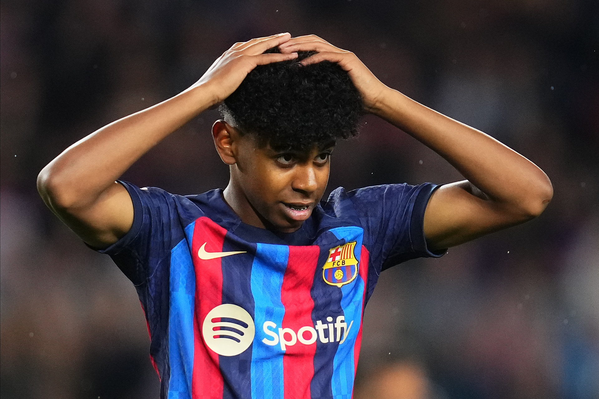 蓝军出手！天空体育：切尔西正努力签下前巴萨前锋罗克（天空体育：切尔西加紧推动签下前巴萨射手罗克，蓝军已正式出手）