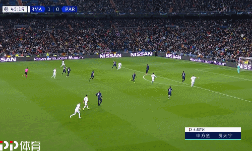 一家人整整齐齐！曼联官方晒25／26赛季合影：男女全队出镜（曼联发布25／26赛季全家福：男女一线队齐齐出镜）